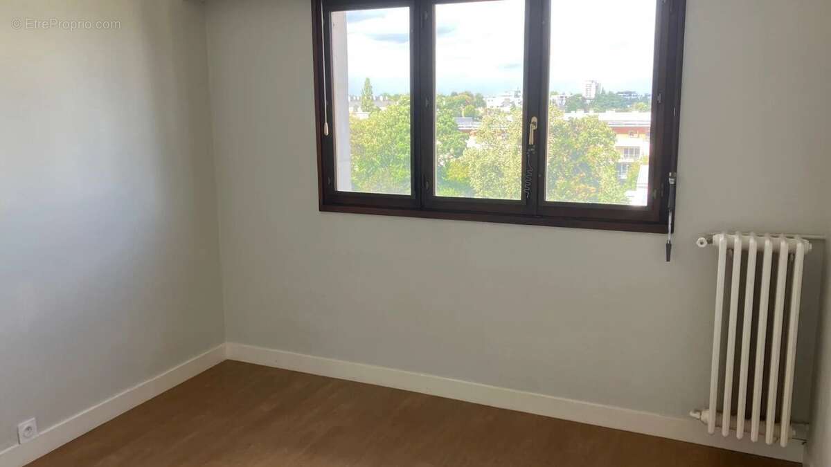 Appartement T4 de 95 m² Balcon Parking Cave - photo 5