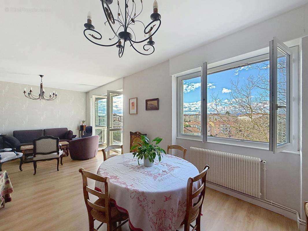 Appartement à LYON-5E