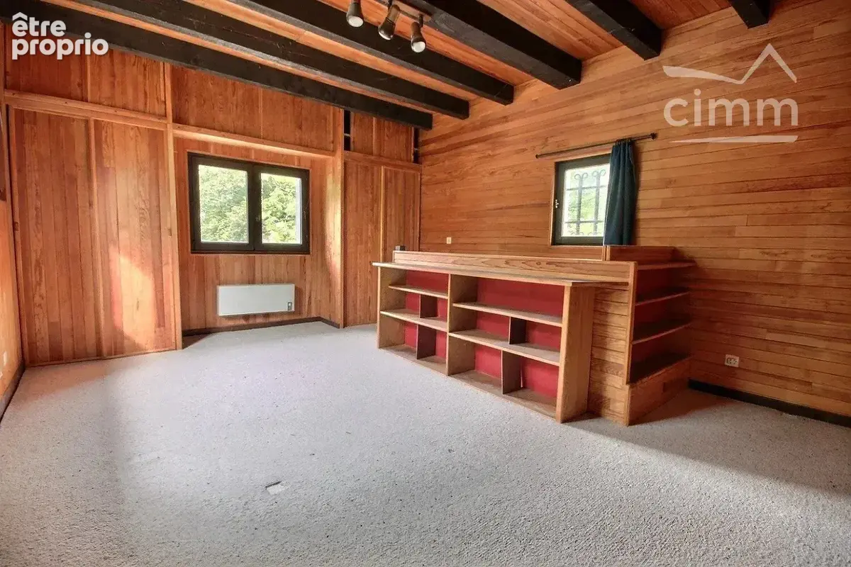 À vendre – Maison de caractère avec piscine, terrain de 2 090 m² et nombreuses dépendances à Saint-Vincent-de-Mercuze - photo 9
