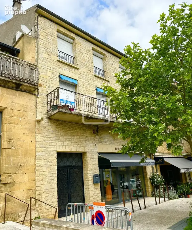 Unique au coeur de Gourdon - Vaste maison de ville avec magasin sur rue passante - photo 5