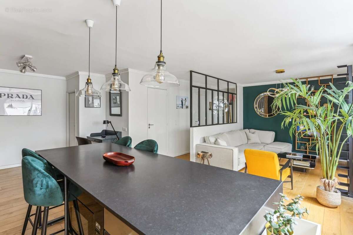 Appartement à PARIS-16E