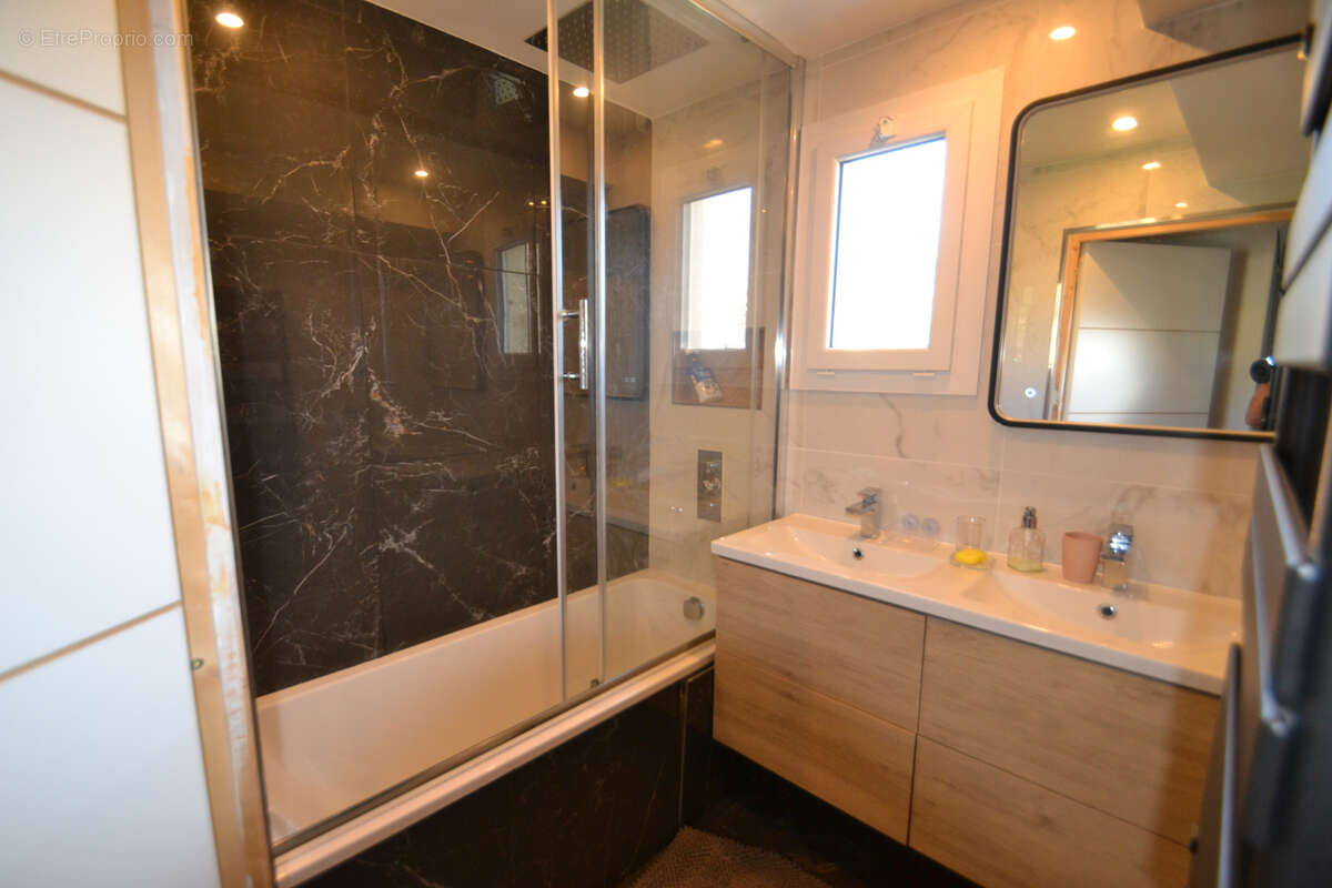 Appartement à VALLAURIS