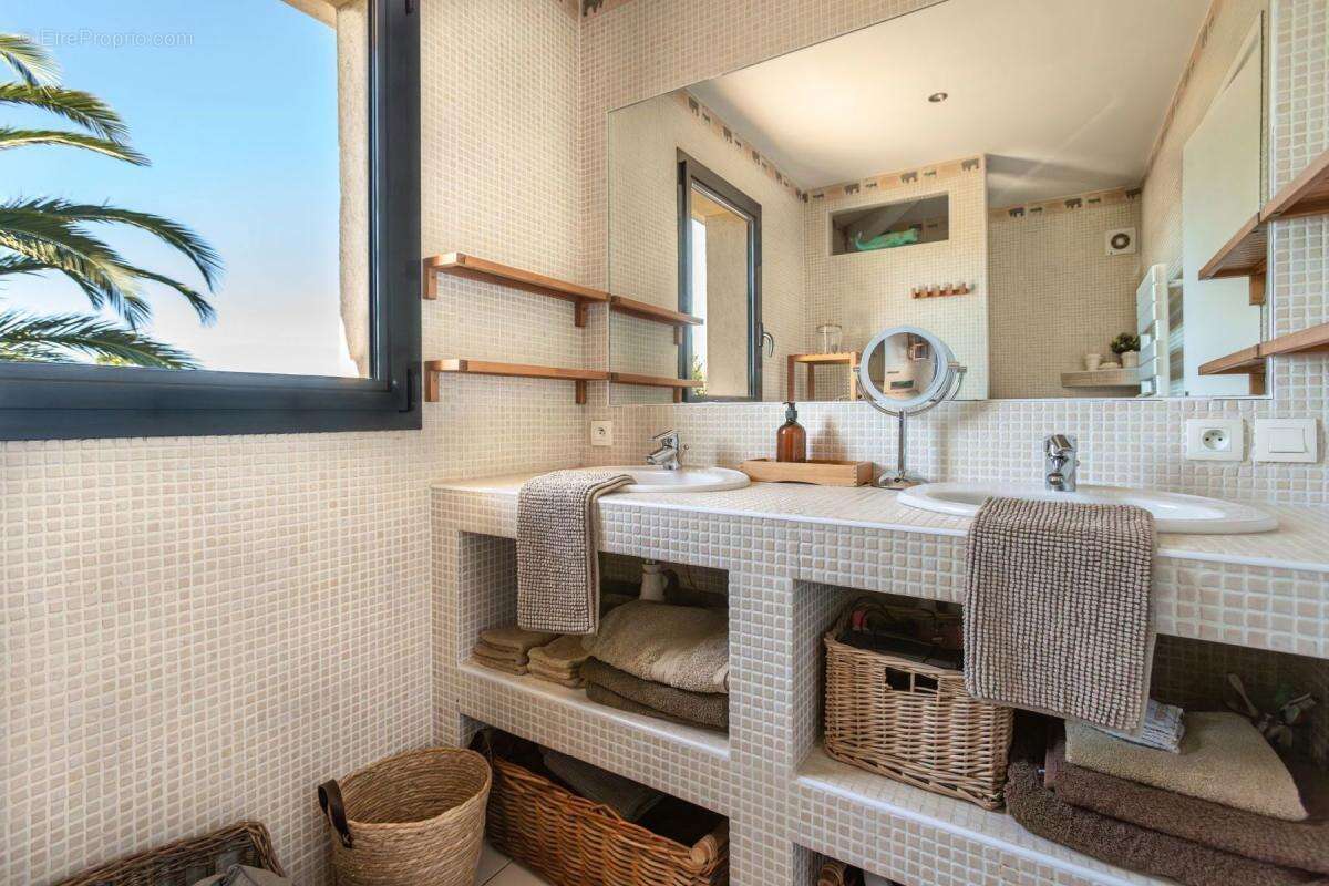 Maison à MANDELIEU-LA-NAPOULE