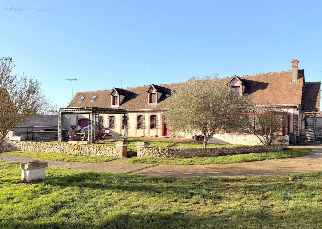 Maison à HOUDAN