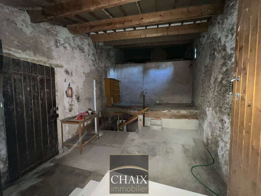 13420 GEMENOS - Maison de village à rénover fort potentiel - photo 10