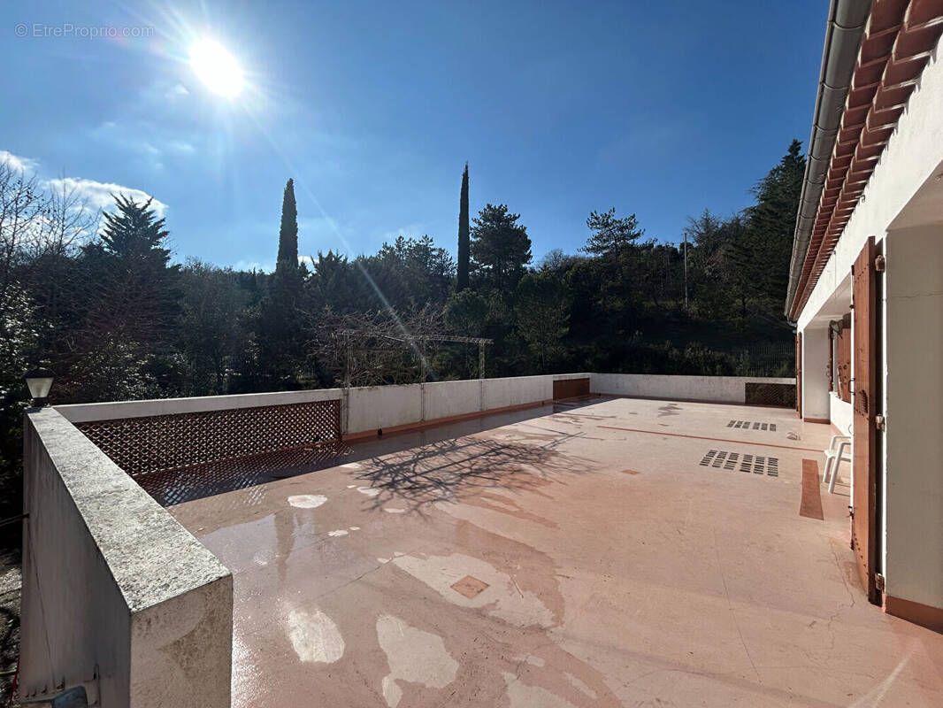 Maison à ROCHEMAURE