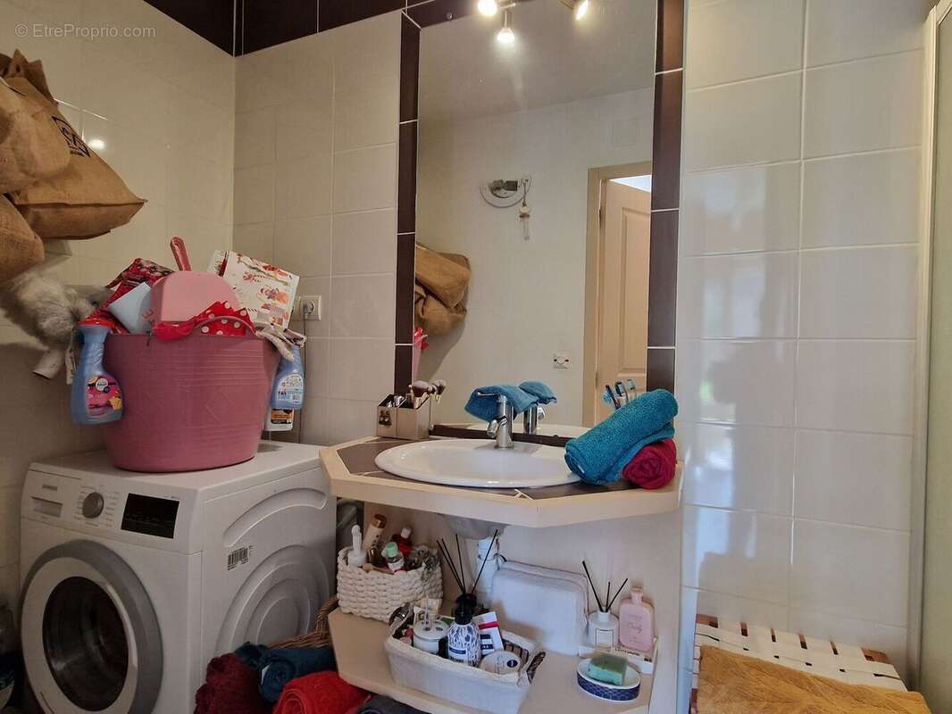 salle d'eau rez de ch - Maison à LE BUGUE