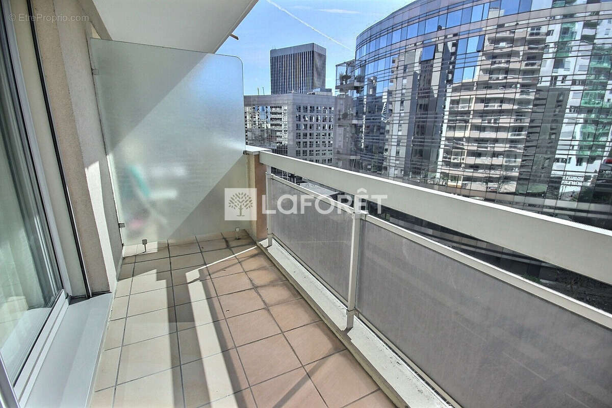 Appartement à COURBEVOIE
