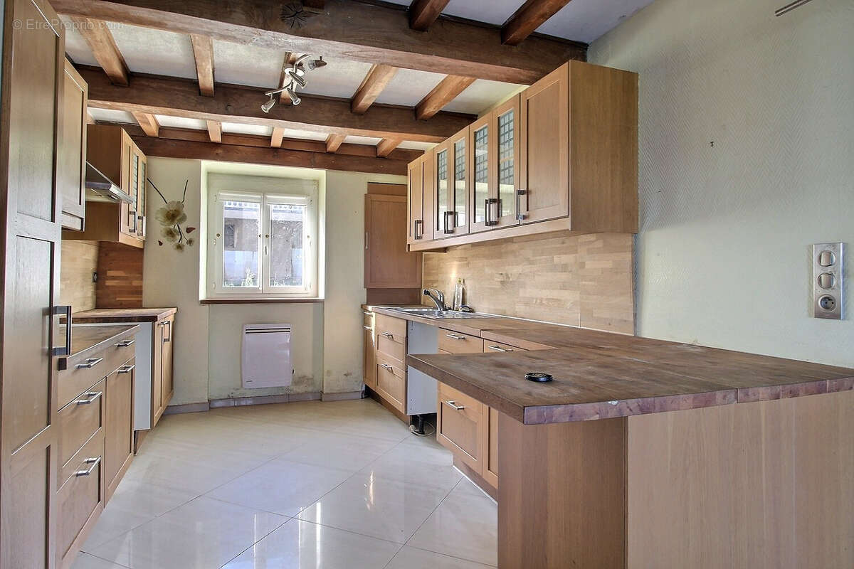 Maison à SAVIGNY-SUR-GROSNE