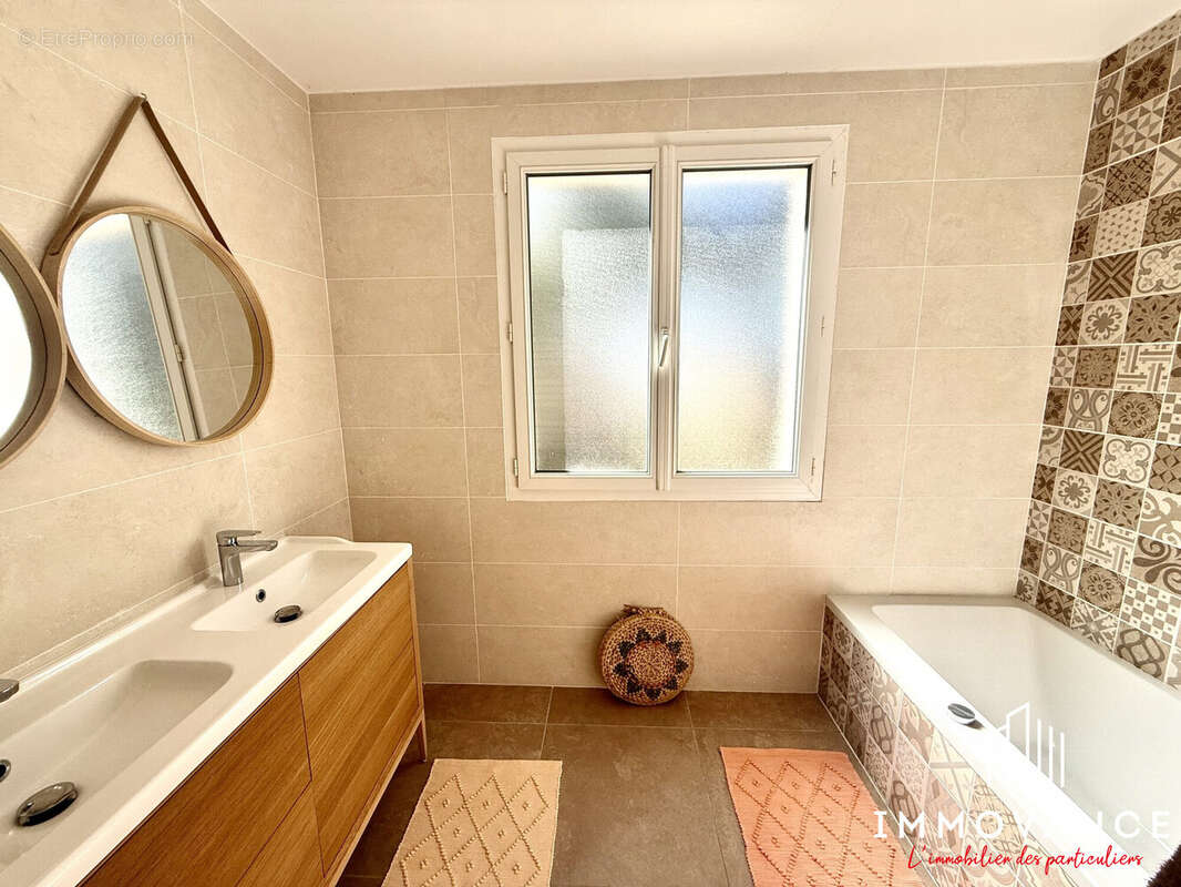 Maison à LIGNAN-SUR-ORB