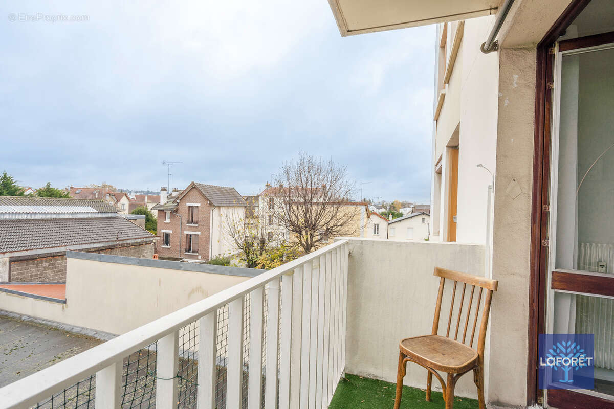 Appartement à LES PAVILLONS-SOUS-BOIS