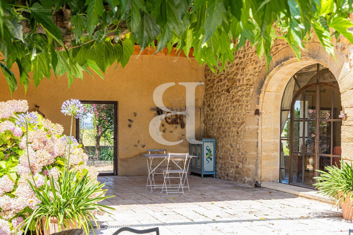 Maison à SAINTE-CECILE-LES-VIGNES