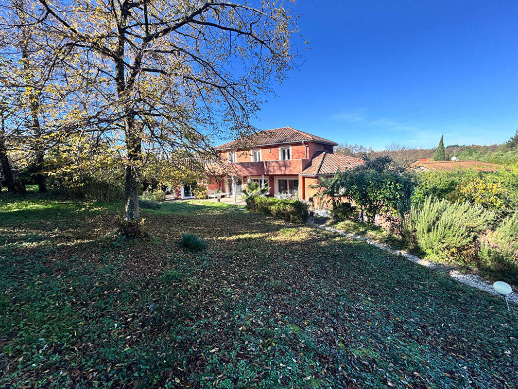 Maison à NEYRON