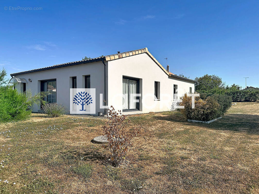 Maison à SAINT-LOUP-LAMAIRE