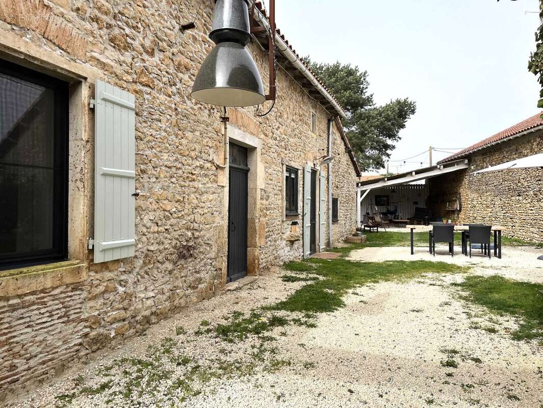 Maison à CHASSENEUIL-SUR-BONNIEURE