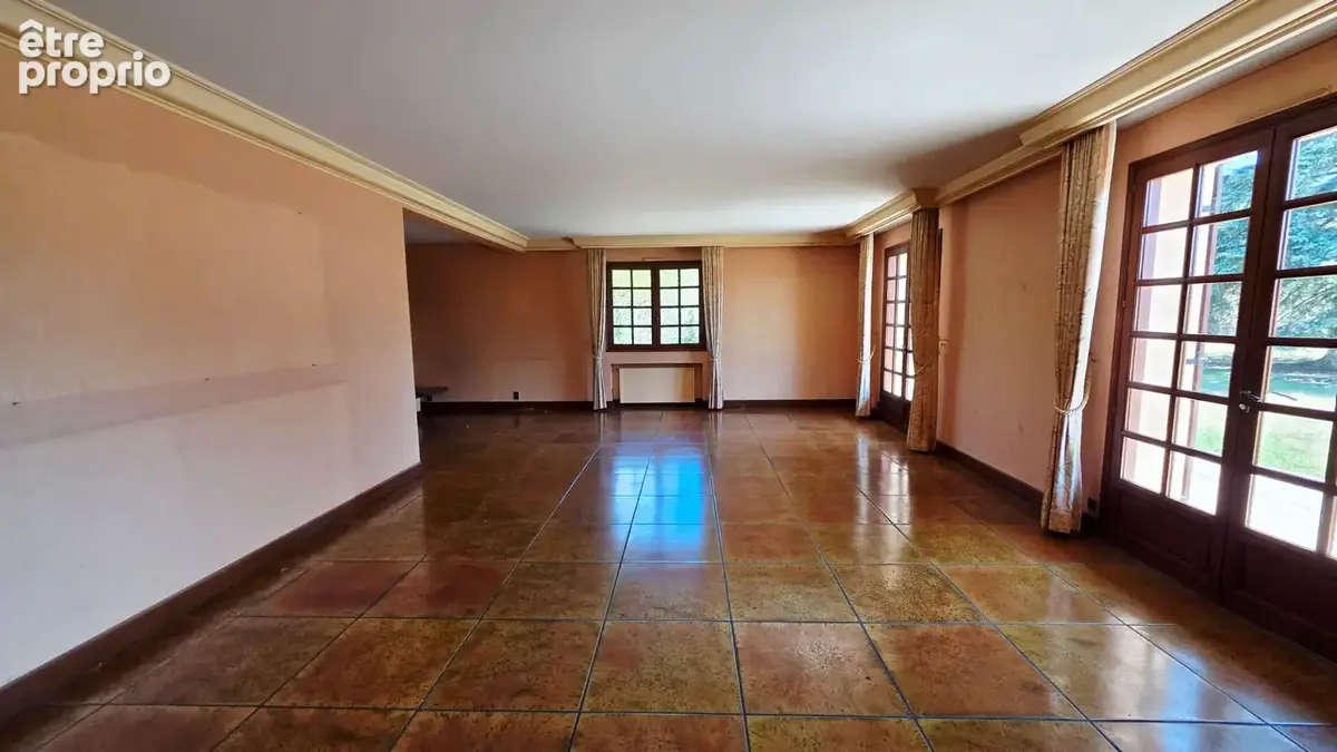 Villa Oyonnax 6 pièce(s) 259.5 m2 - photo 5