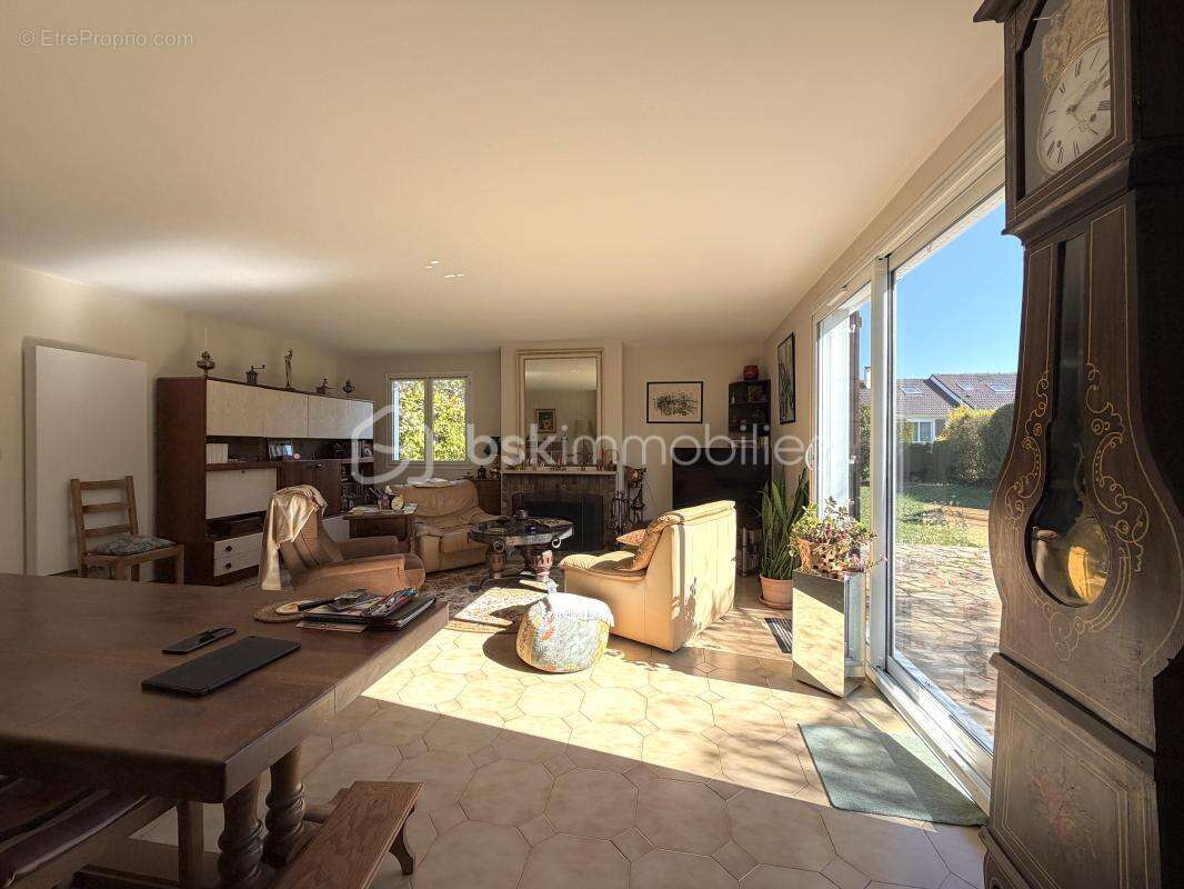 Maison à MAREIL-SUR-MAULDRE