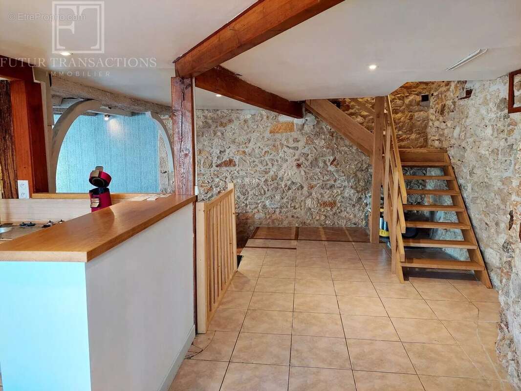 Maison à SAINT-PARDOUX-LA-RIVIERE