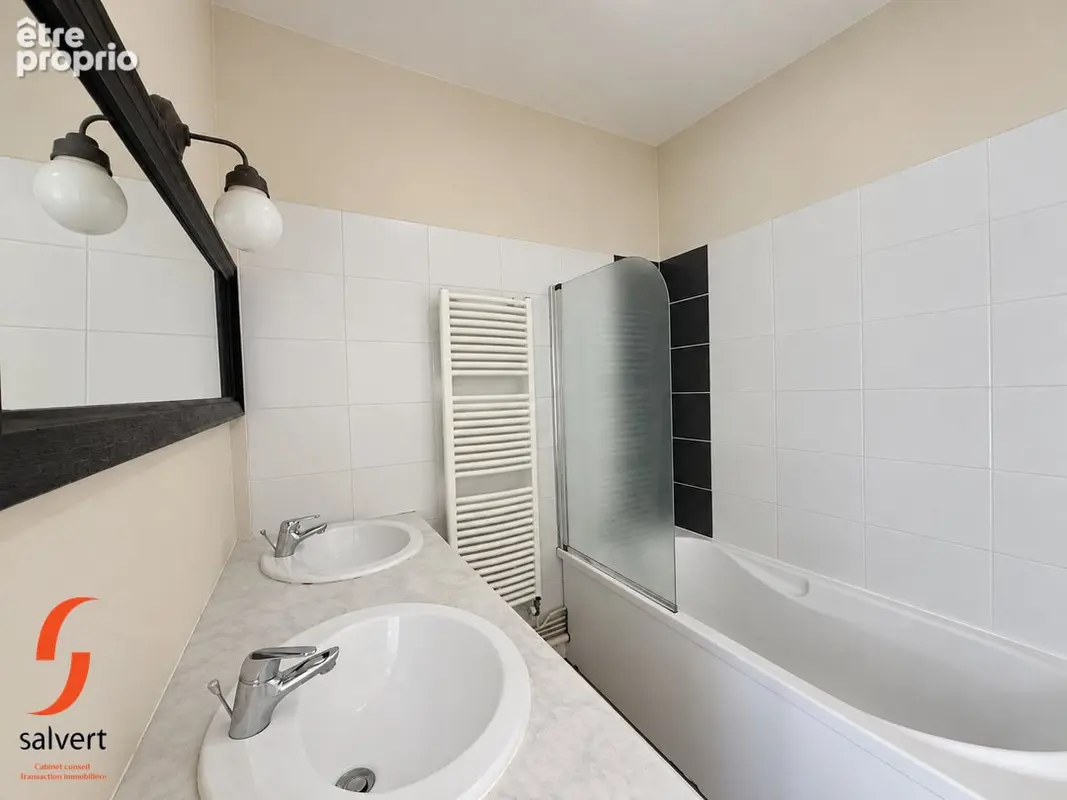 A vendre, Immeuble comprenant 5 appartements et 1 commerce. - photo 13