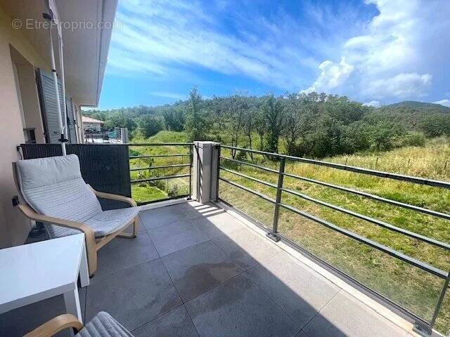 Appartement à ROQUEBRUNE-SUR-ARGENS