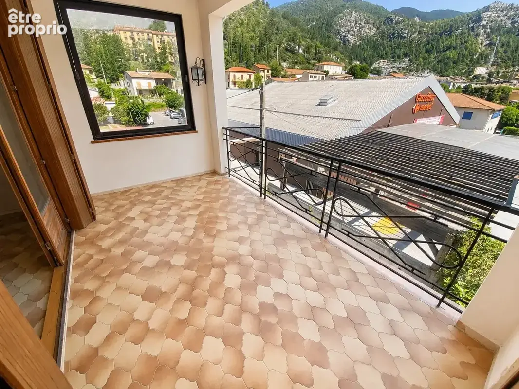 Appartement 5 pièces, loggia, balcon, grenier, cave , 1 place de parking, 1 grand garage - photo 15