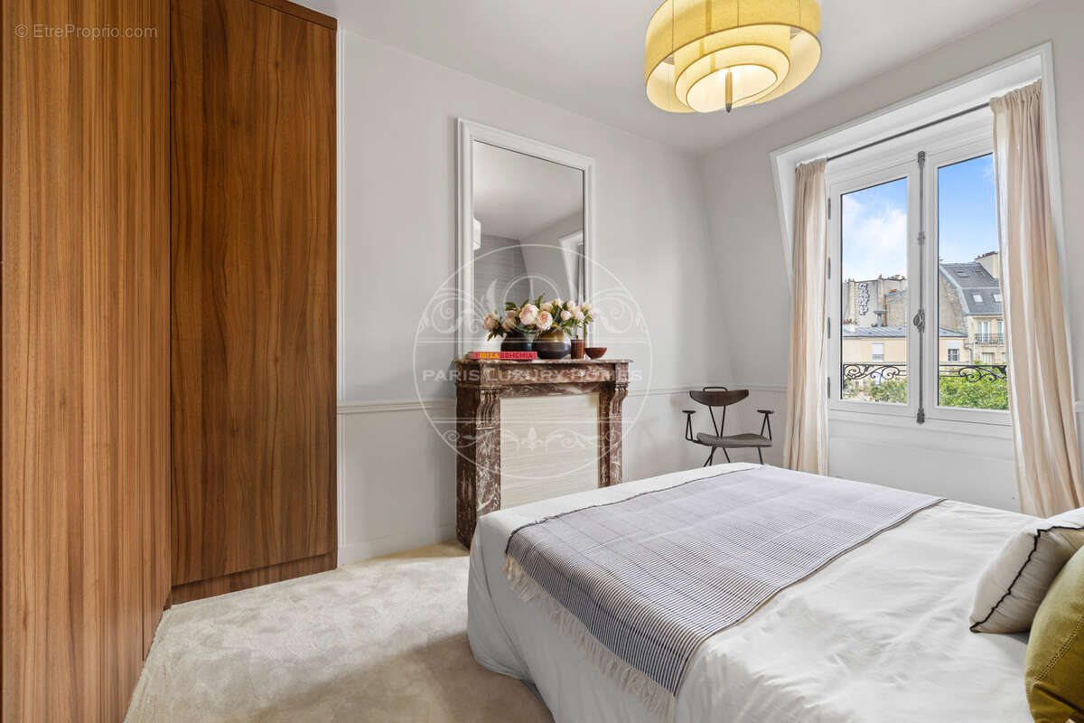 Appartement à PARIS-7E