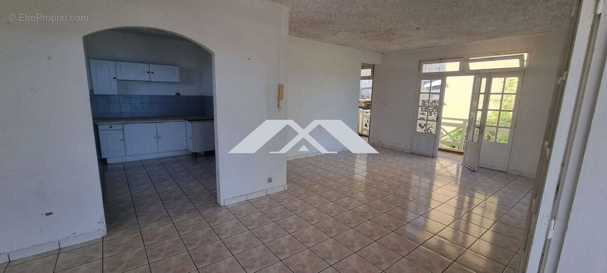 Maison 160 m² à Saint-Leu  - photo 7