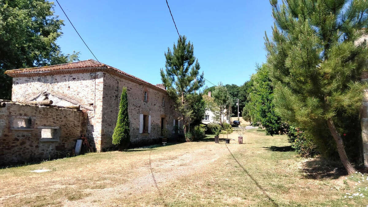 BATIMENT A RENOVER - Maison à ANSAC-SUR-VIENNE