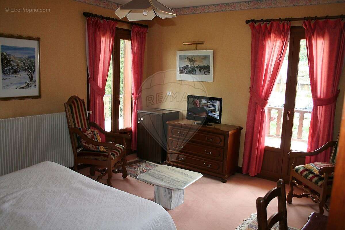 Commerce à L'ESCARENE