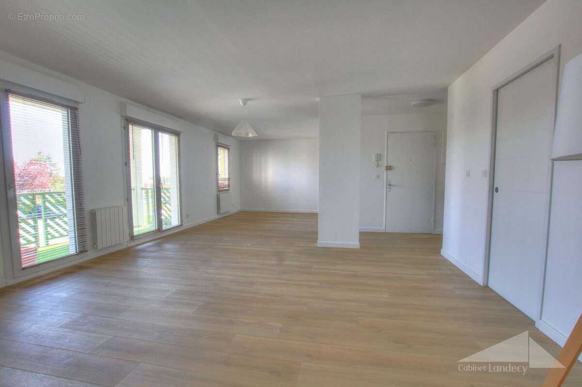 Appartement à THOIRY