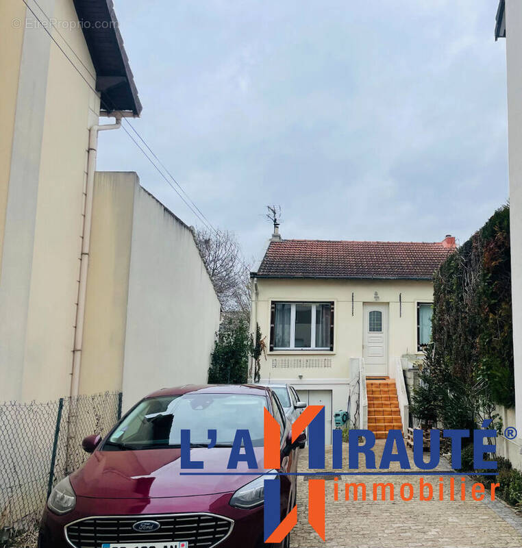 Maison à SARTROUVILLE