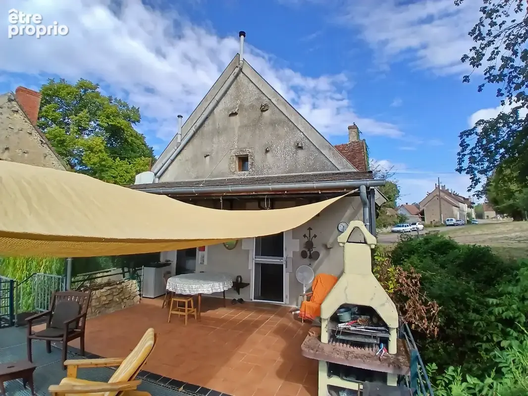 Vue panoramique depuis cette maison de caractère dans le bourg de Champallement, Bourgogne. - photo 4