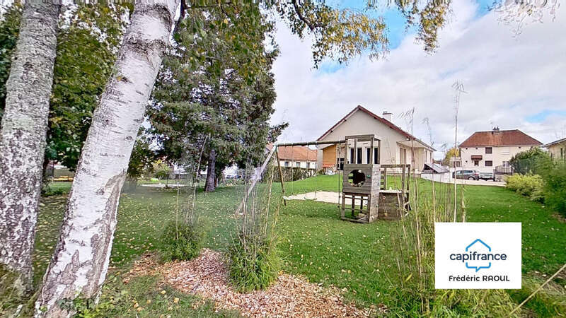 Maison à IS-SUR-TILLE