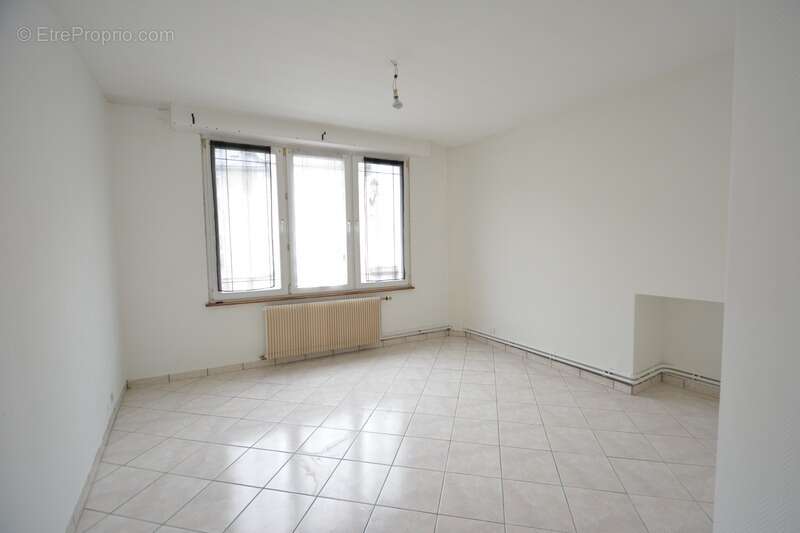 Exclusivité – immeuble de rapport avec local commercial et appartement t3 à montmédy (55600) - photo 5