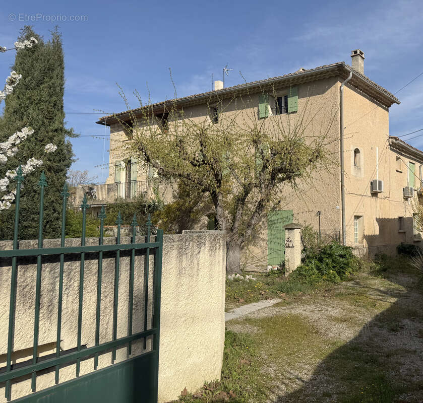 Maison à PERNES-LES-FONTAINES