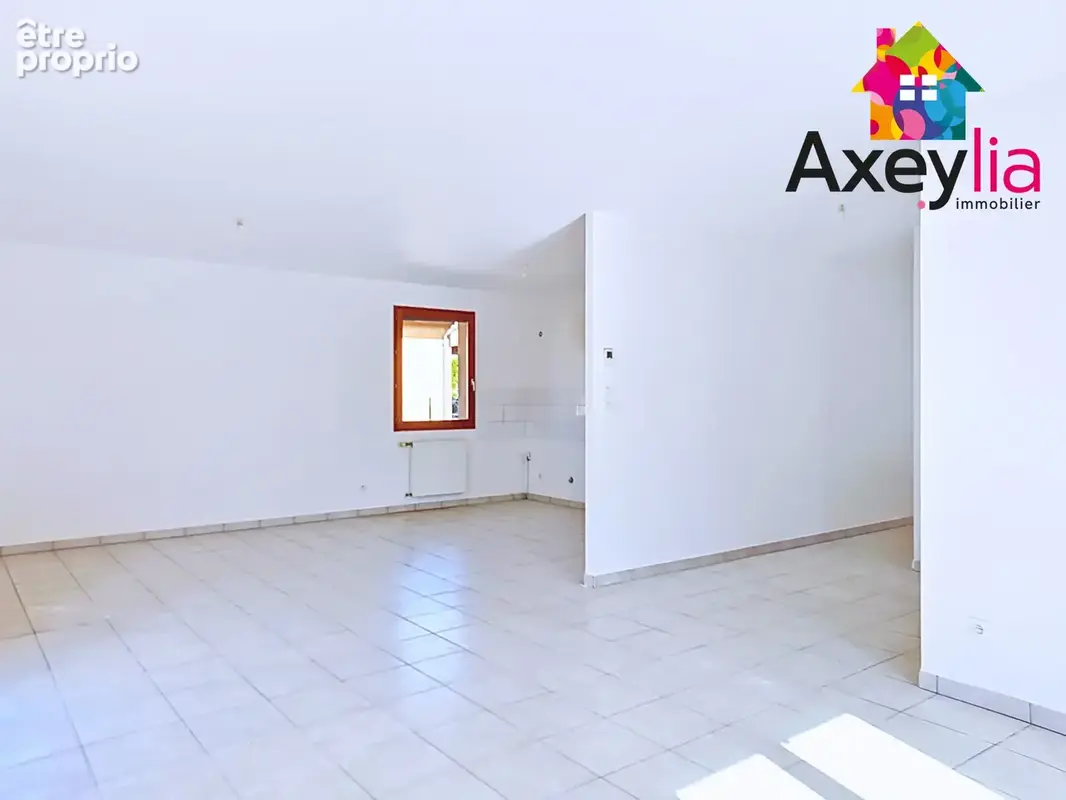 À vendre - charlieu - maison plain-pied 3 chambres avec terrain - photo 5