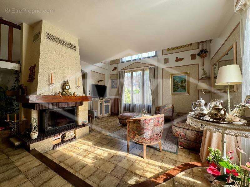 Maison à COMBS-LA-VILLE