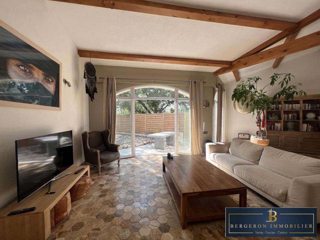 Maison à SAINT-CEZAIRE-SUR-SIAGNE