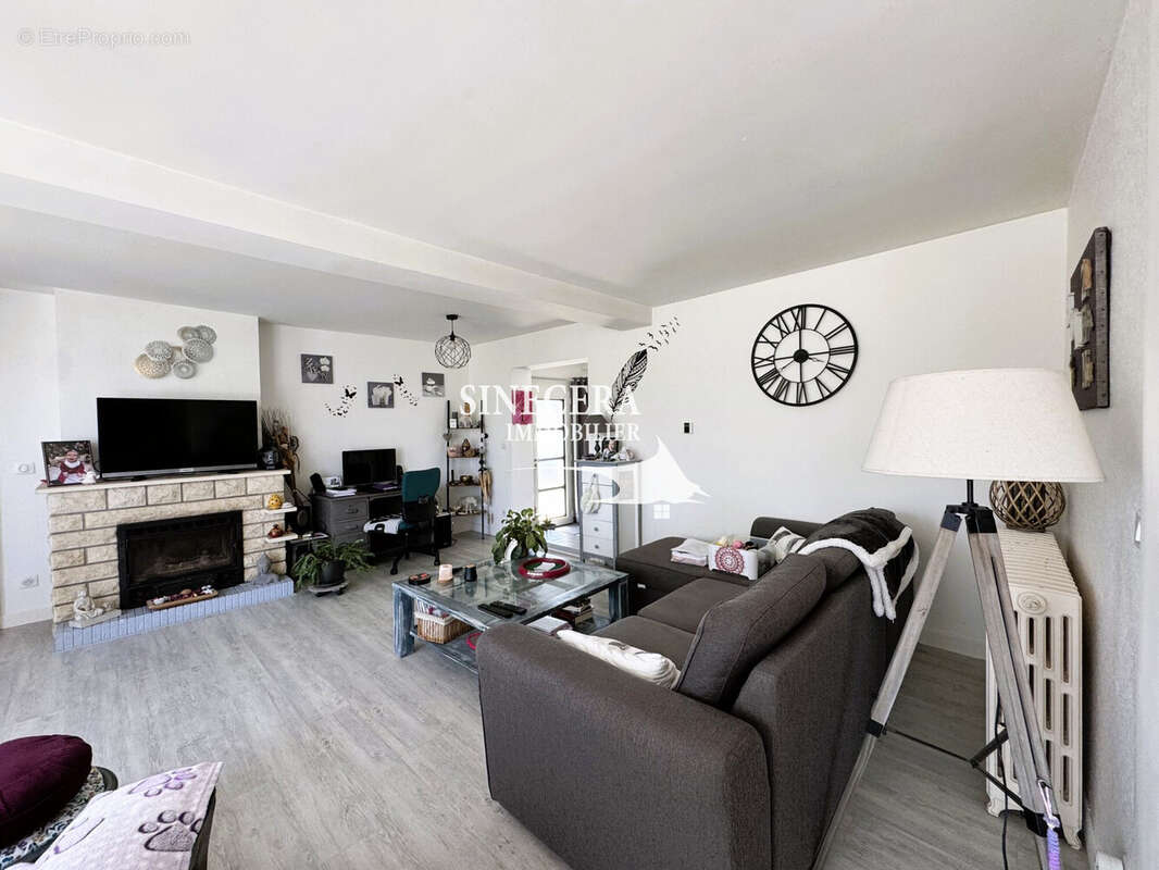 Maison à COURS-DE-PILE