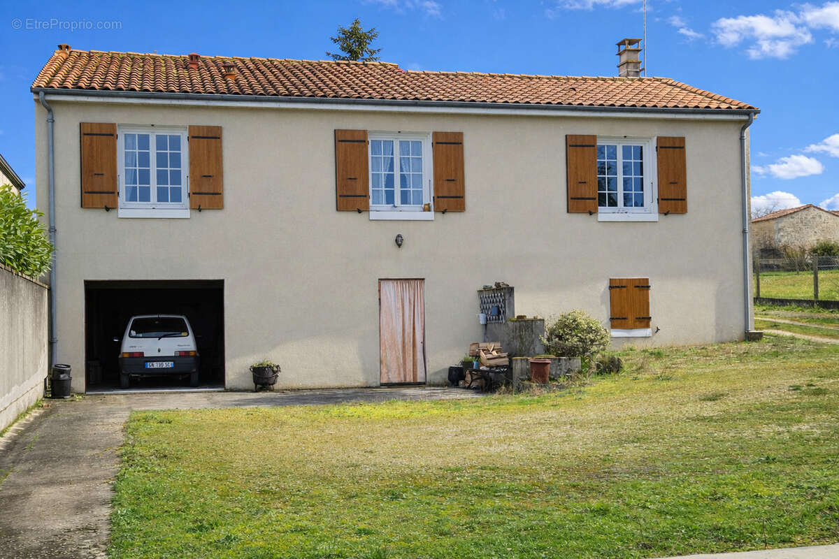 Appartement à HIERSAC