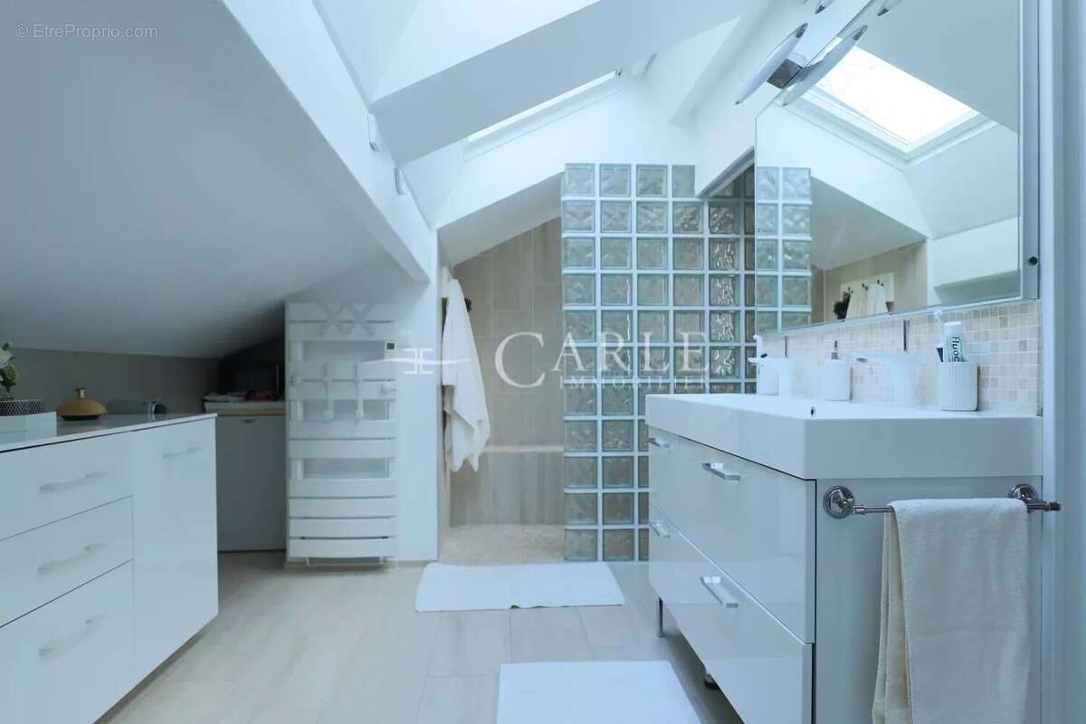 Maison à DECINES-CHARPIEU