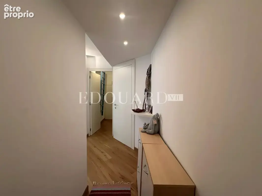 En exclusivité trois pièces en excellent état avec grande terrasse, vue mer et parking, face aux Sablettes - photo 26