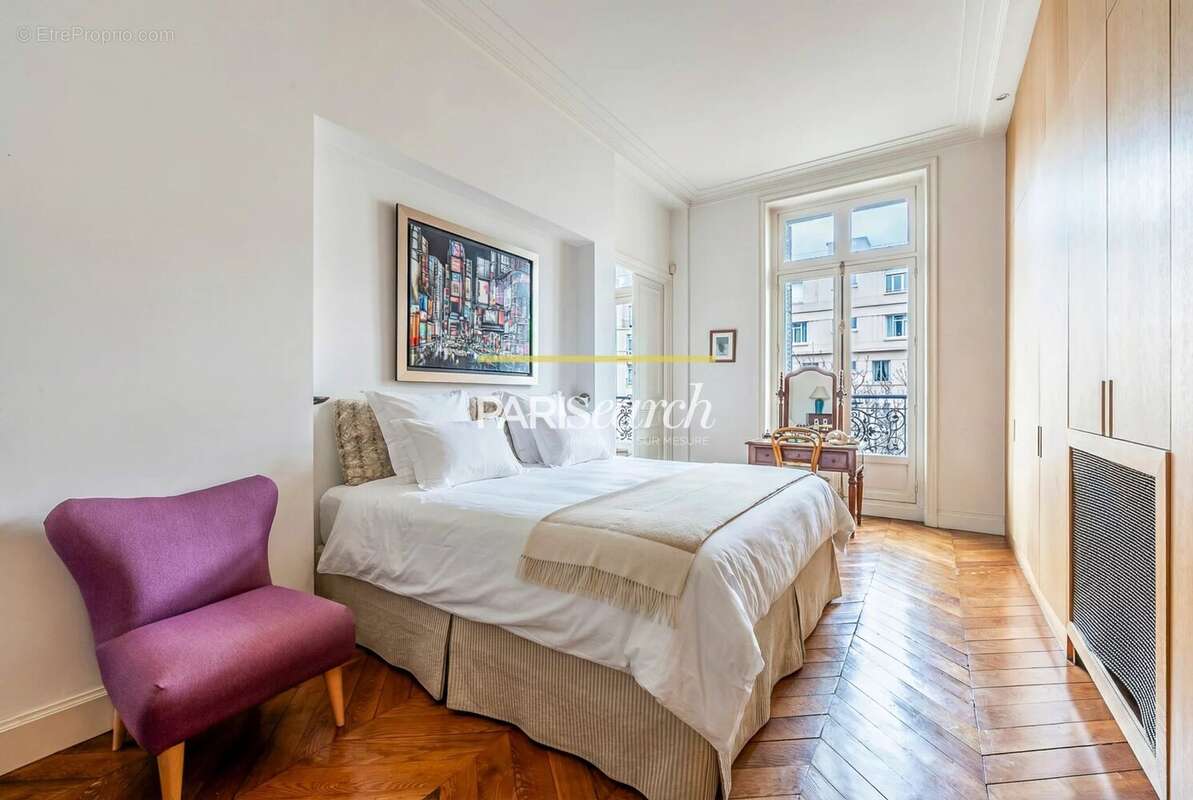 Appartement à PARIS-8E