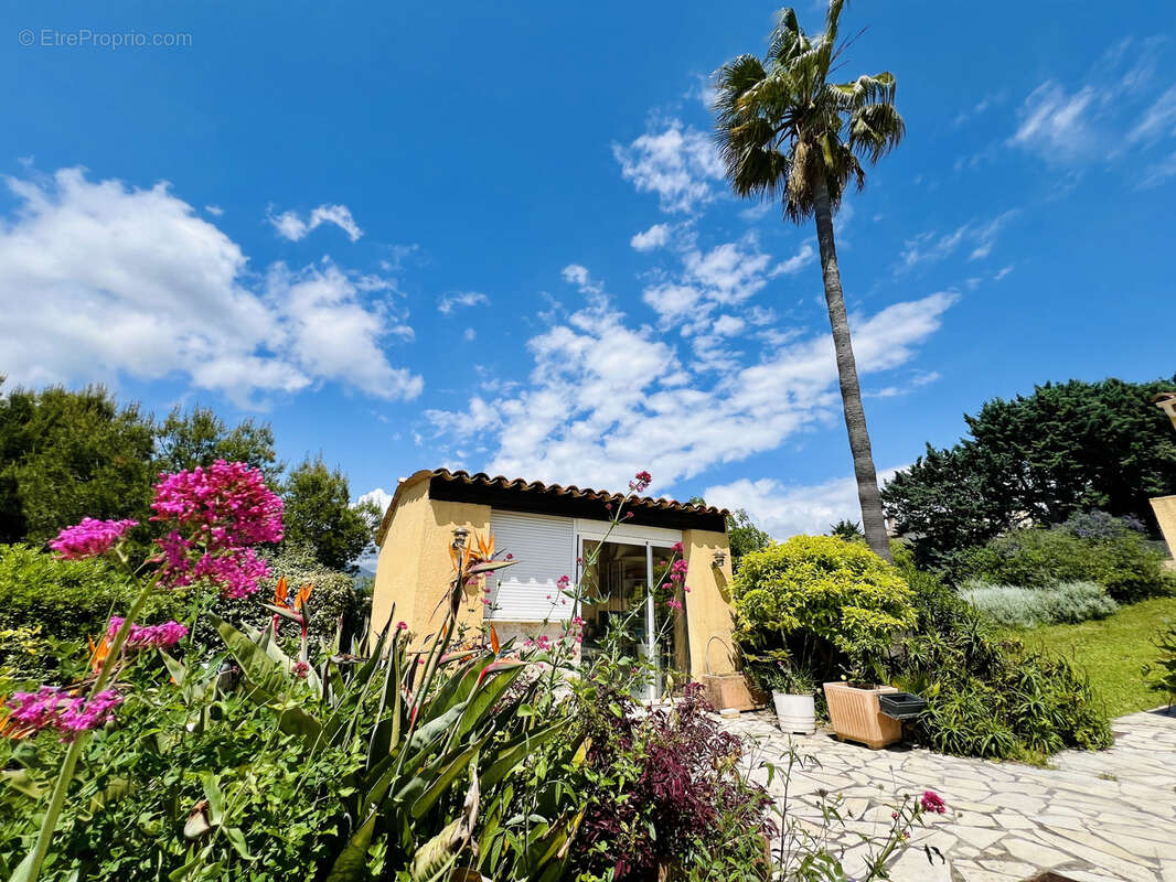 Maison à SAINT-LAURENT-DU-VAR