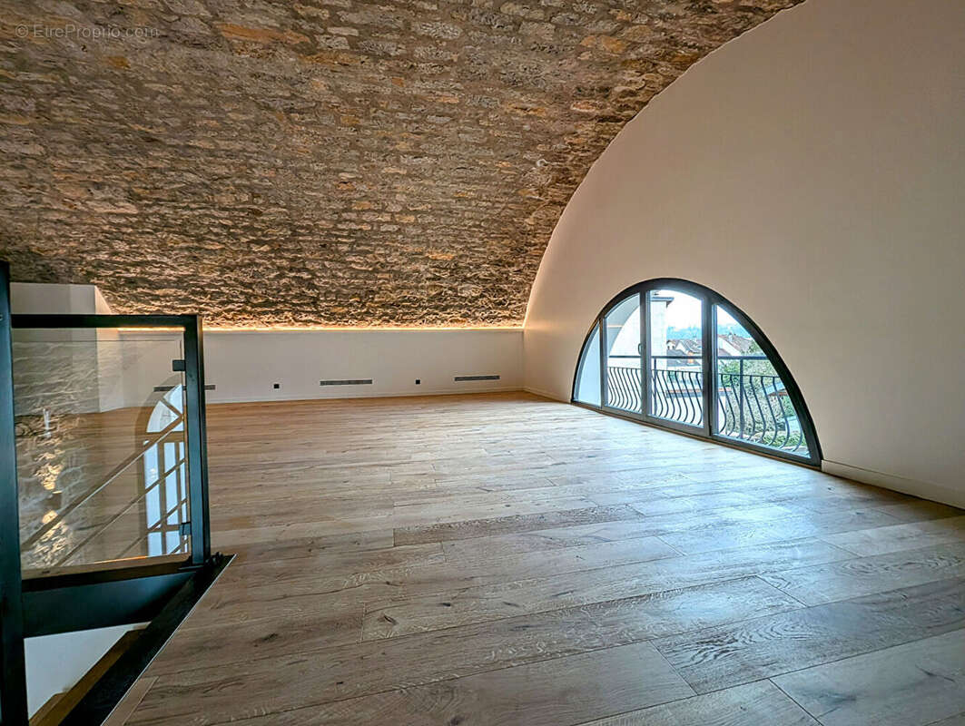 LOFT rénové  Aix Les Bains coeur de ville -  avec garages - photo 5
