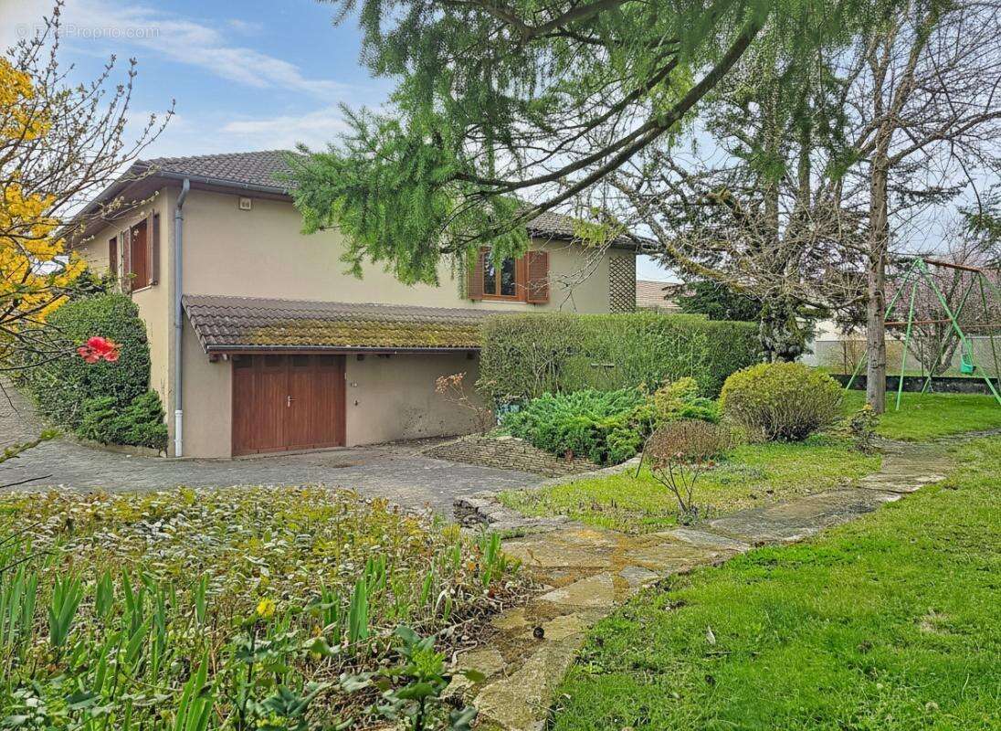 Maison à SAINT-PIERRE-DE-CHANDIEU