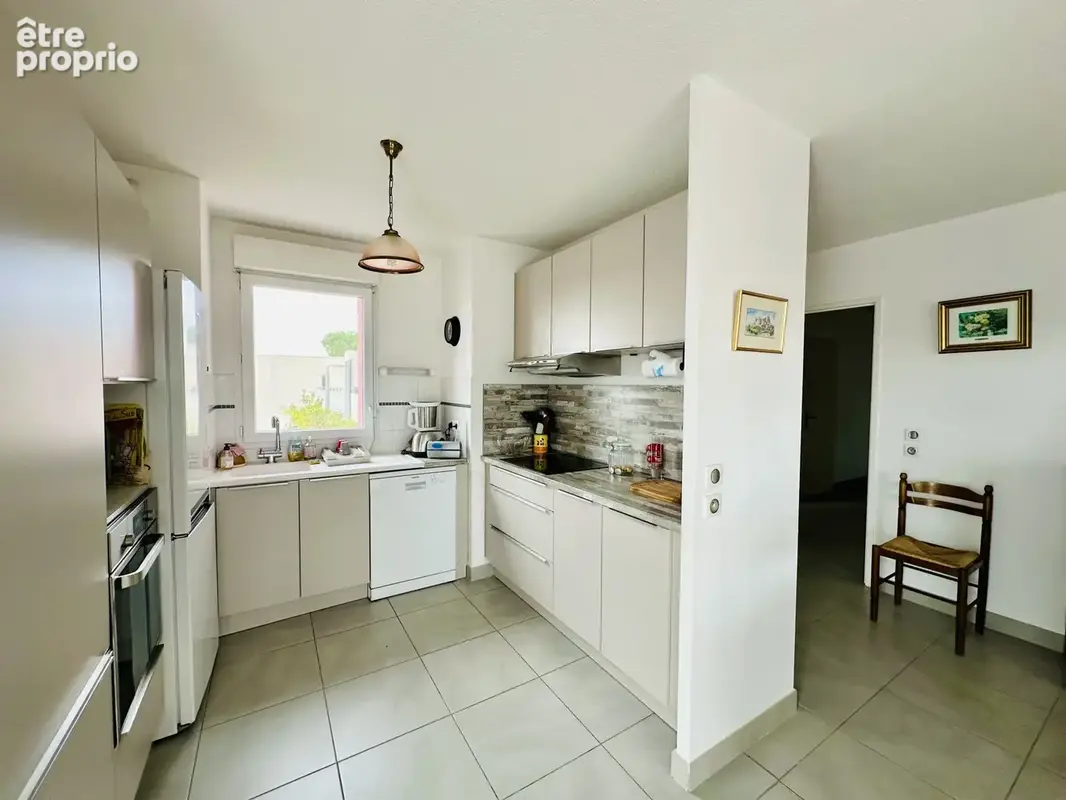 Appartement lattes - superbe t4 de 85m2, terrasse triple expo 20m2 , 2 garages, residence de haut standing - photo 2
