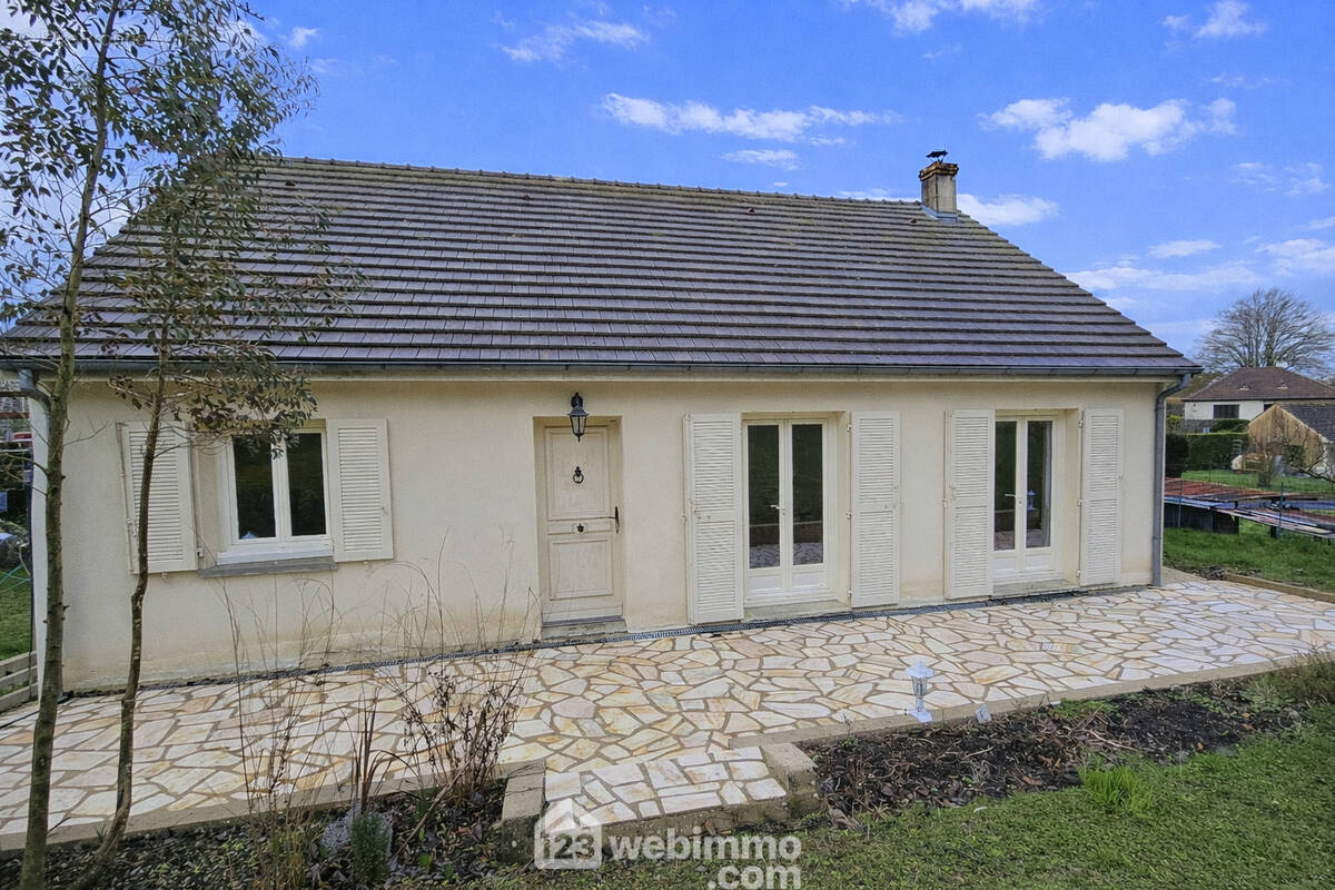 Venez visiter cette maison de plain-pied de 90 m². - Maison à DANNEMOIS