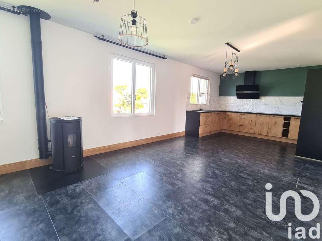 Photo 2 - Maison à SURGERES