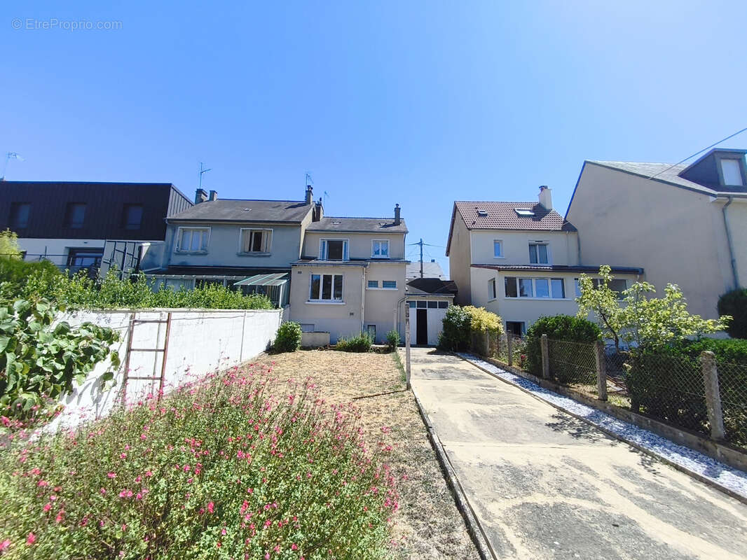 Maison a renover 2 chambres et double garage - photo 15